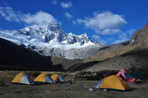 O magnífico local do nosso segundo acampamento no trekking Santa Cruz, na Cordillera Blanca, região de Huaraz, no Peru